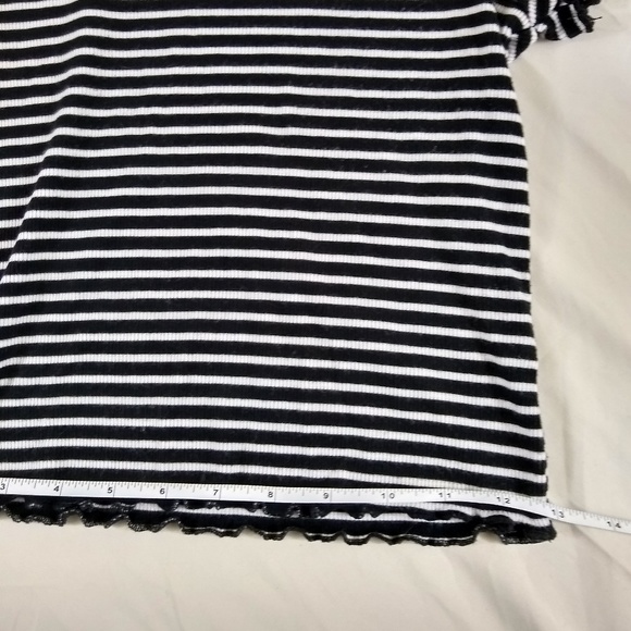 Cute short cut low tee - Picture 5 of 5